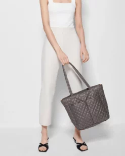 Magnet Metro Quatro Tote -US Suitcase Sales Store AW21 Jul 1307X1595 OnFig 2